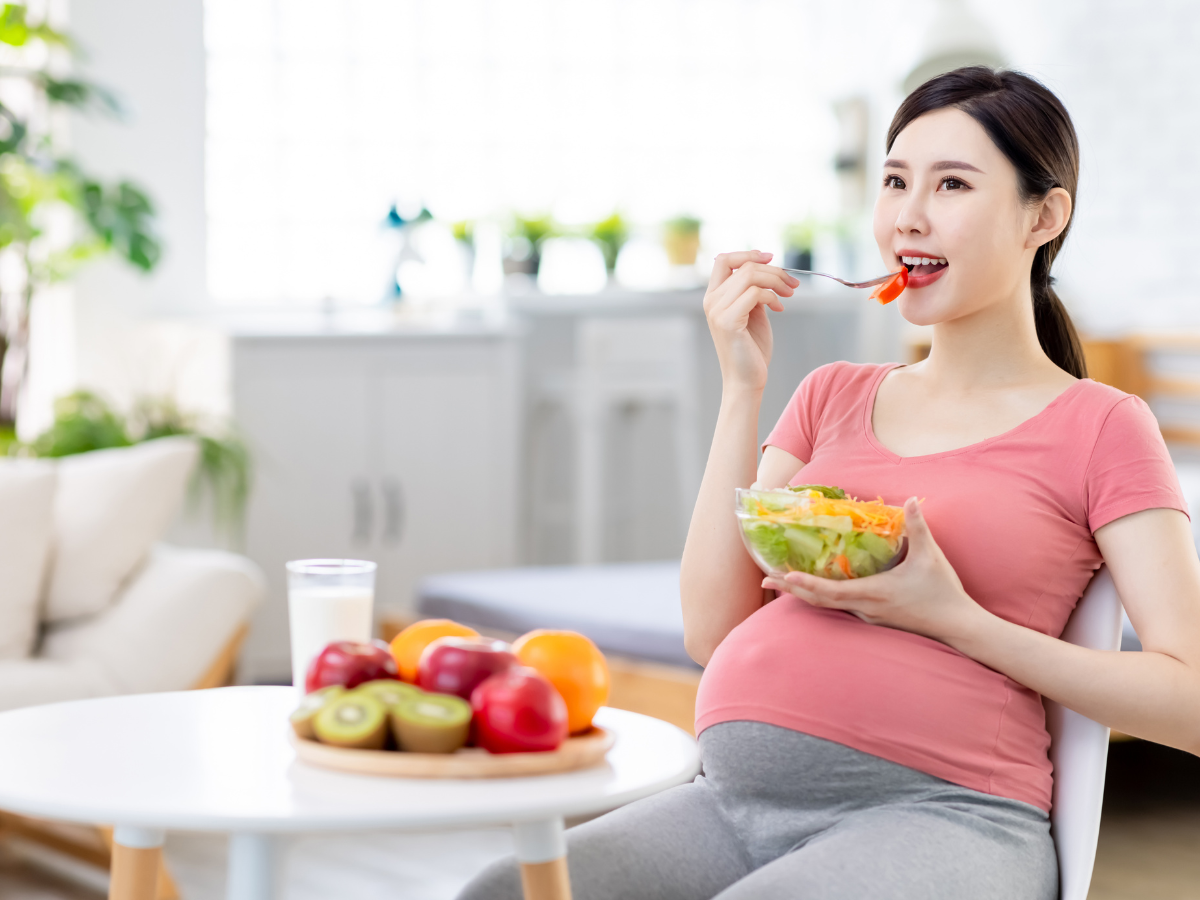 孕婦飲食情境照